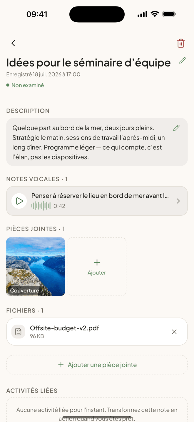 Une note Taski avec une photo de couverture, un mémo vocal et un fichier joint